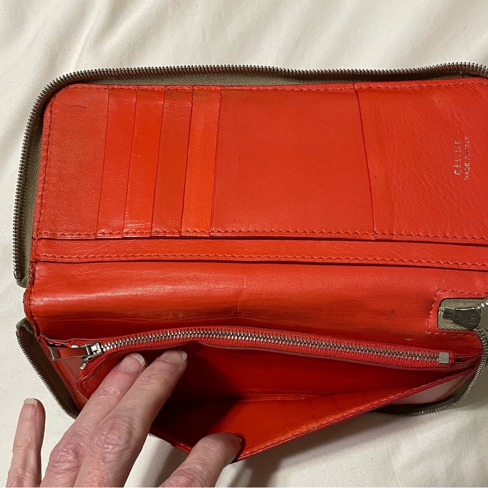 Beautiful Celine Authentic Vintage Taupe Leather Wallet w/ Gorgeous Red Interior - Picture 15 of 16